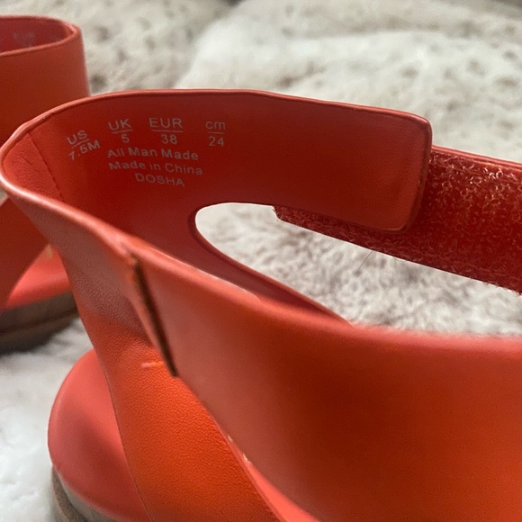 Franco Sarto Red Sandals with T-Strap Design - Picture 6 of 8